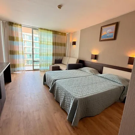 Sandy Bay מלון 4*